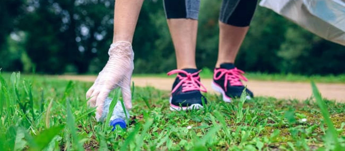 Plogging: Τι είναι και γιατί είναι καλύτερο από το συνηθισμένο jogging; (βίντεο)